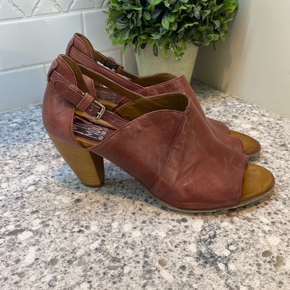 Miz Mooz Margo Heel On The Go heels shoes size 42 open toe leather